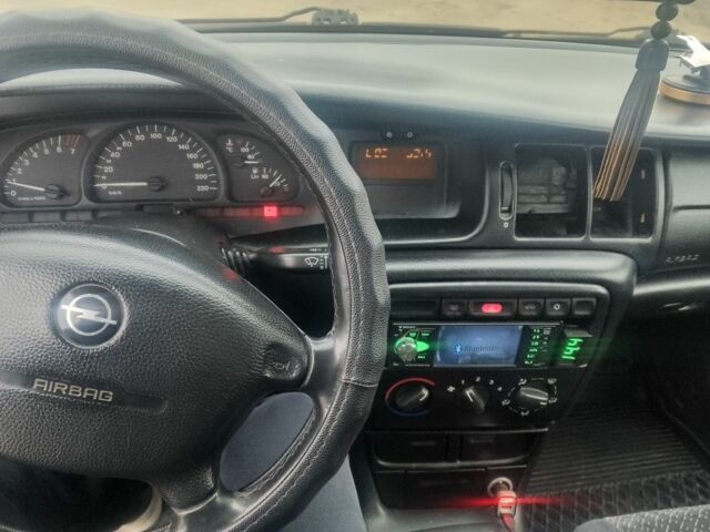 Червоний Опель Вектра, об'ємом двигуна 1.6 л та пробігом 230 тис. км за 2300 $, фото 7 на Automoto.ua