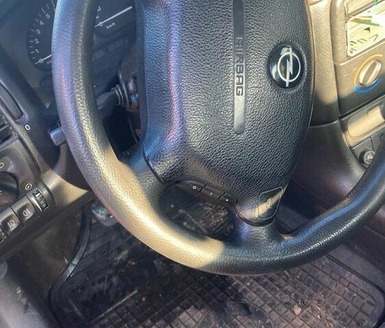 Червоний Опель Вектра, об'ємом двигуна 1.8 л та пробігом 300 тис. км за 24 $, фото 3 на Automoto.ua