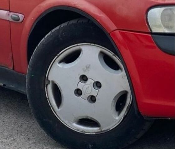 Червоний Опель Вектра, об'ємом двигуна 1.8 л та пробігом 300 тис. км за 24 $, фото 2 на Automoto.ua