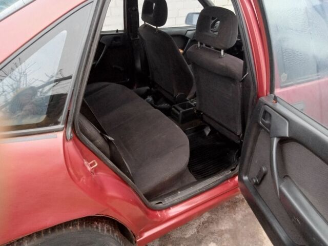 Красный Опель Вектра, объемом двигателя 1.6 л и пробегом 400 тыс. км за 600 $, фото 10 на Automoto.ua