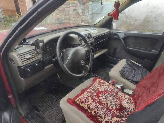 Красный Опель Вектра, объемом двигателя 1.6 л и пробегом 400 тыс. км за 700 $, фото 6 на Automoto.ua