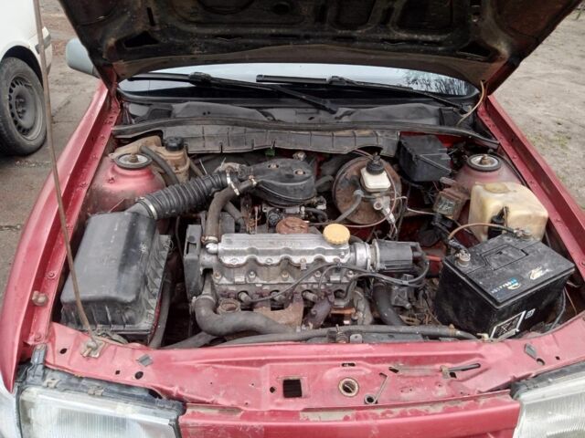 Красный Опель Вектра, объемом двигателя 1.6 л и пробегом 400 тыс. км за 600 $, фото 11 на Automoto.ua