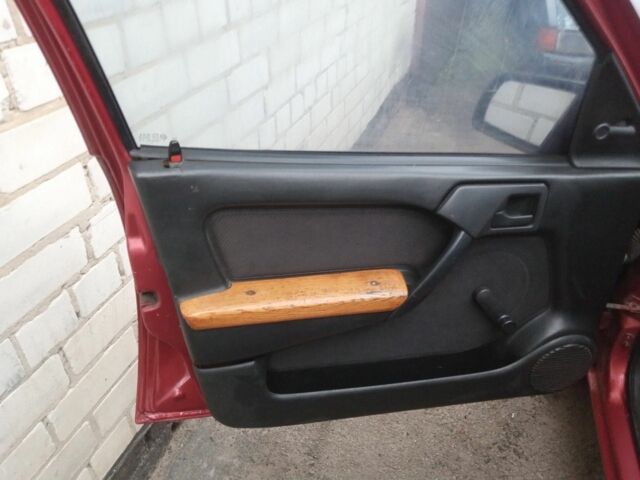 Красный Опель Вектра, объемом двигателя 1.6 л и пробегом 400 тыс. км за 600 $, фото 4 на Automoto.ua