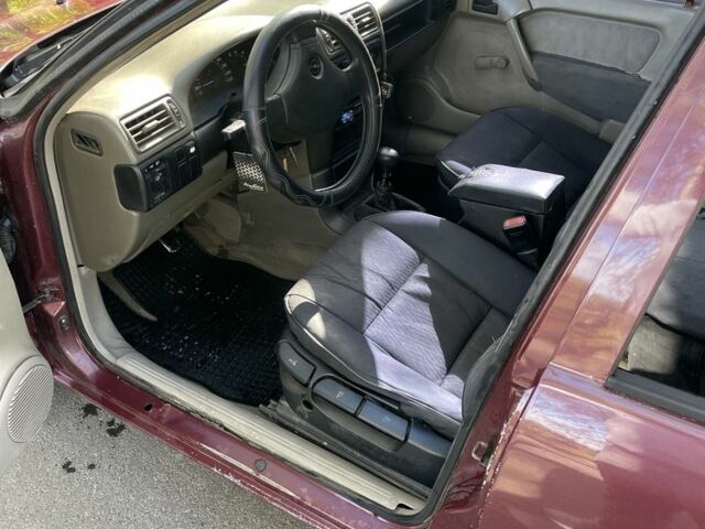 Красный Опель Вектра, объемом двигателя 1.6 л и пробегом 260 тыс. км за 1300 $, фото 1 на Automoto.ua