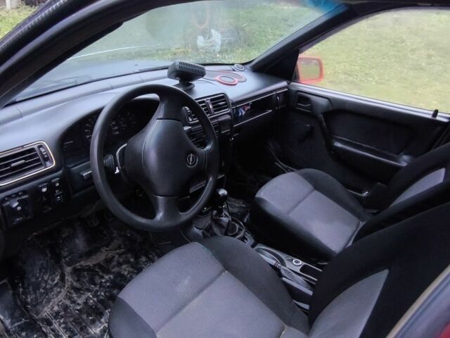 Красный Опель Вектра, объемом двигателя 0 л и пробегом 300 тыс. км за 600 $, фото 1 на Automoto.ua