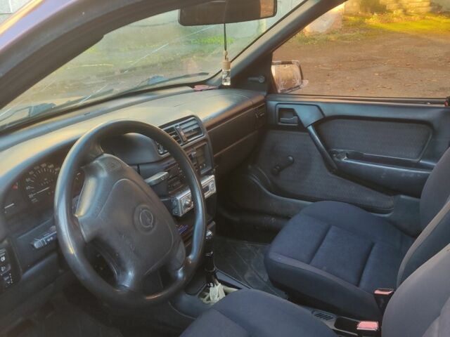 Червоний Опель Вектра, об'ємом двигуна 0 л та пробігом 220 тис. км за 650 $, фото 3 на Automoto.ua