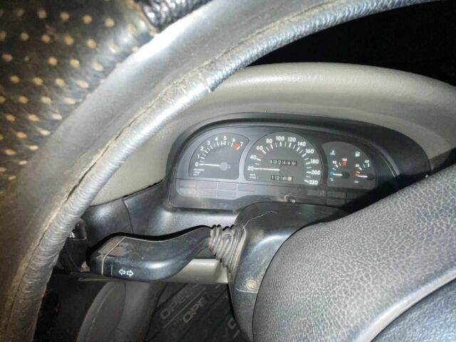 Красный Опель Вектра, объемом двигателя 1.6 л и пробегом 1 тыс. км за 1500 $, фото 10 на Automoto.ua