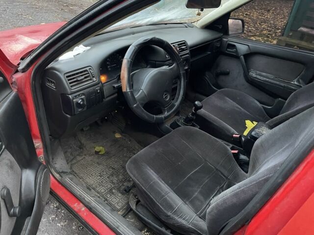 Красный Опель Вектра, объемом двигателя 1.8 л и пробегом 380 тыс. км за 900 $, фото 6 на Automoto.ua