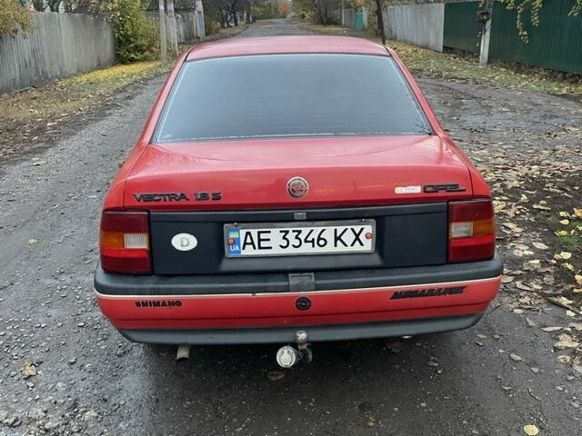 Красный Опель Вектра, объемом двигателя 1.8 л и пробегом 380 тыс. км за 900 $, фото 4 на Automoto.ua