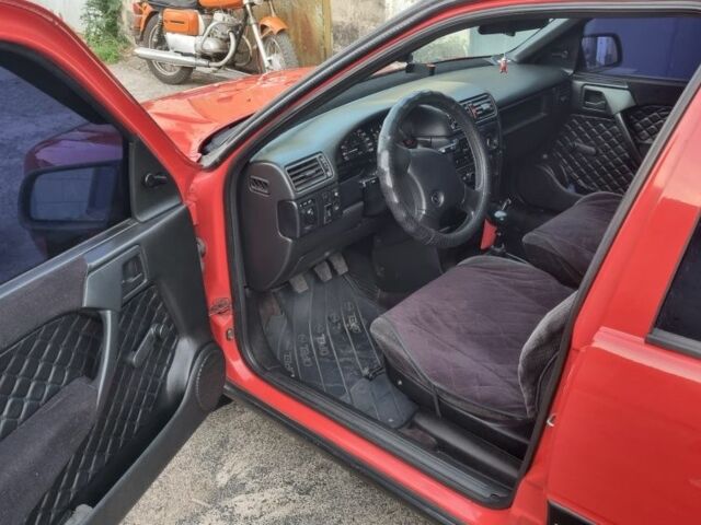 Червоний Опель Вектра, об'ємом двигуна 1.6 л та пробігом 241 тис. км за 2800 $, фото 5 на Automoto.ua