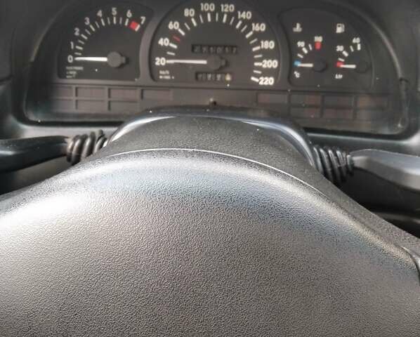 Червоний Опель Вектра, об'ємом двигуна 2 л та пробігом 271 тис. км за 1200 $, фото 3 на Automoto.ua