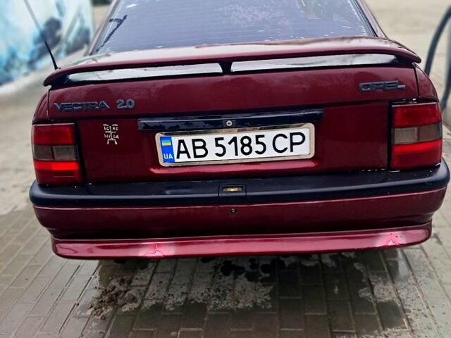 Красный Опель Вектра, объемом двигателя 2 л и пробегом 350 тыс. км за 1250 $, фото 3 на Automoto.ua