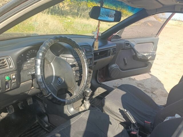 Красный Опель Вектра, объемом двигателя 1.6 л и пробегом 347 тыс. км за 1800 $, фото 3 на Automoto.ua