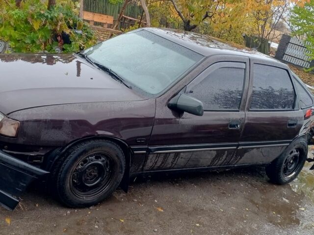 Червоний Опель Вектра, об'ємом двигуна 2 л та пробігом 300 тис. км за 836 $, фото 1 на Automoto.ua