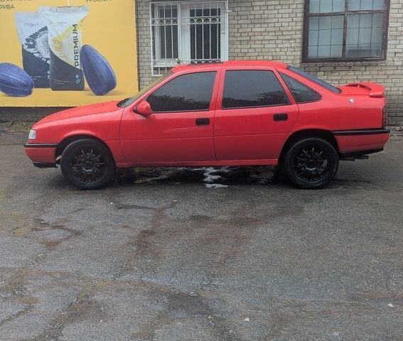 Червоний Опель Вектра, об'ємом двигуна 2 л та пробігом 350 тис. км за 1900 $, фото 1 на Automoto.ua