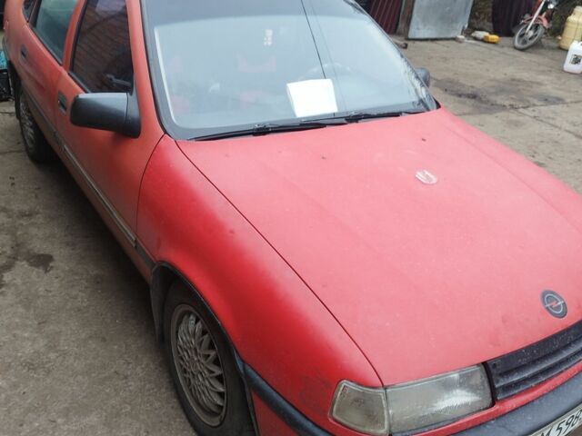 Красный Опель Вектра, объемом двигателя 1 л и пробегом 300 тыс. км за 1300 $, фото 2 на Automoto.ua