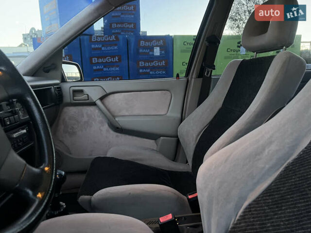 Красный Опель Вектра, объемом двигателя 2 л и пробегом 132 тыс. км за 2400 $, фото 17 на Automoto.ua