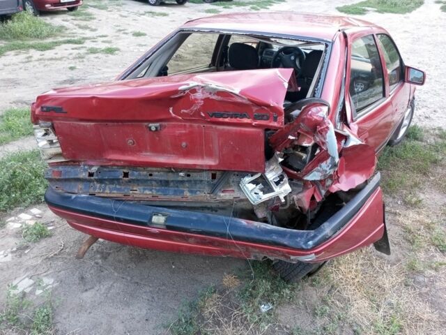 Красный Опель Вектра, объемом двигателя 2 л и пробегом 450 тыс. км за 600 $, фото 1 на Automoto.ua