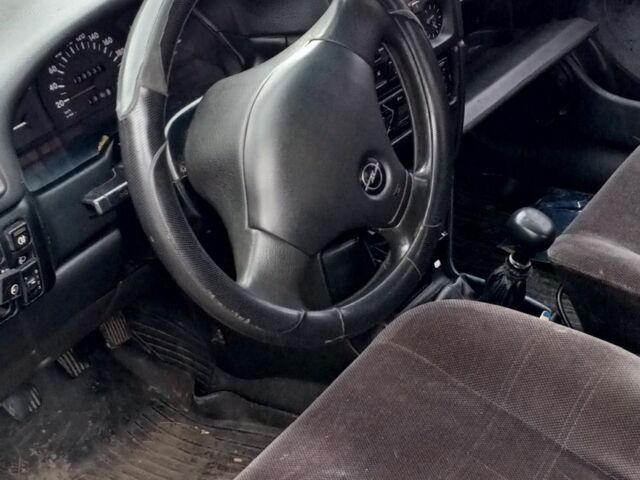 Червоний Опель Вектра, об'ємом двигуна 2 л та пробігом 300 тис. км за 836 $, фото 4 на Automoto.ua