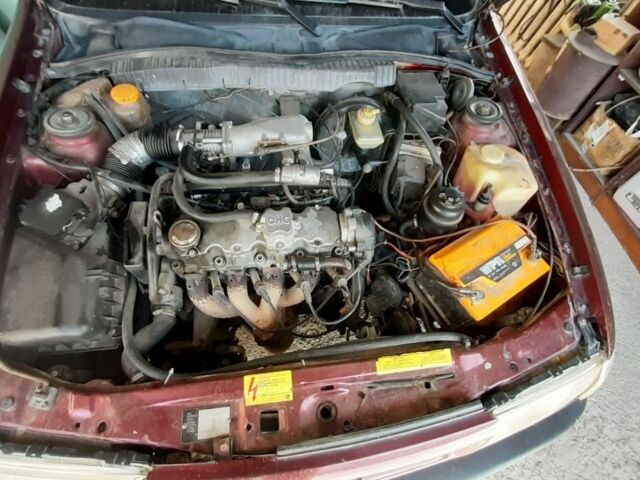 Червоний Опель Вектра, об'ємом двигуна 2 л та пробігом 300 тис. км за 1000 $, фото 5 на Automoto.ua