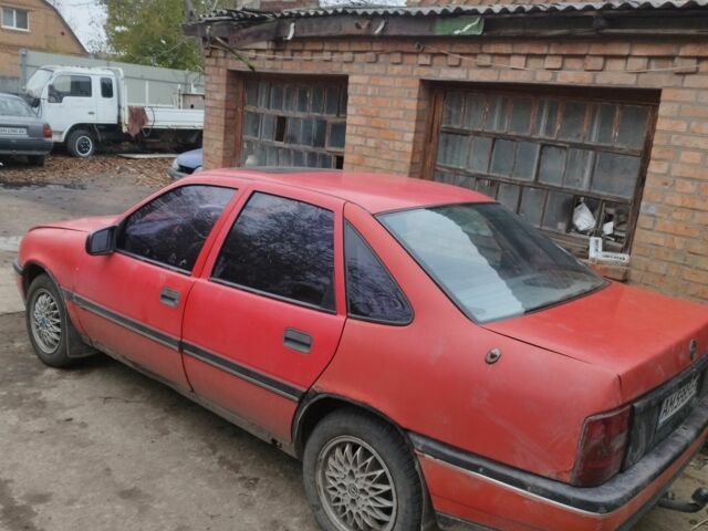 Красный Опель Вектра, объемом двигателя 1 л и пробегом 300 тыс. км за 1300 $, фото 1 на Automoto.ua