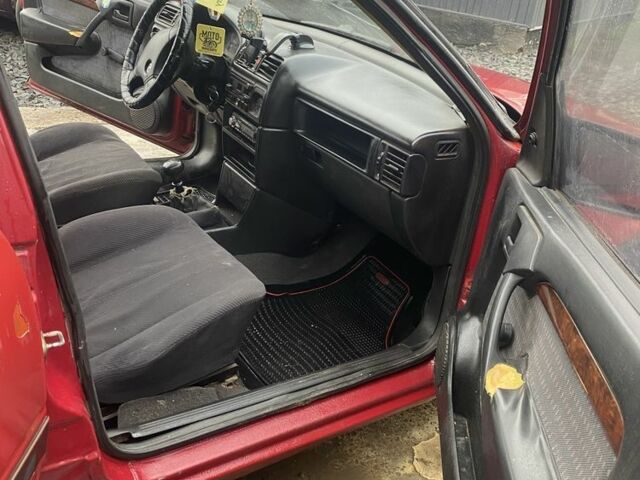 Красный Опель Вектра, объемом двигателя 1.6 л и пробегом 358 тыс. км за 770 $, фото 7 на Automoto.ua