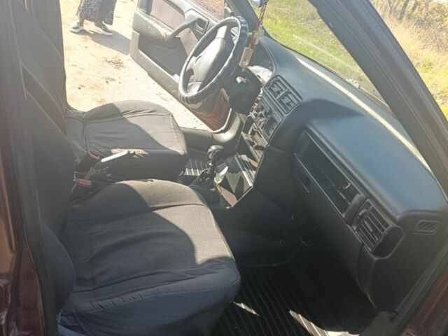 Красный Опель Вектра, объемом двигателя 1.6 л и пробегом 347 тыс. км за 1800 $, фото 1 на Automoto.ua