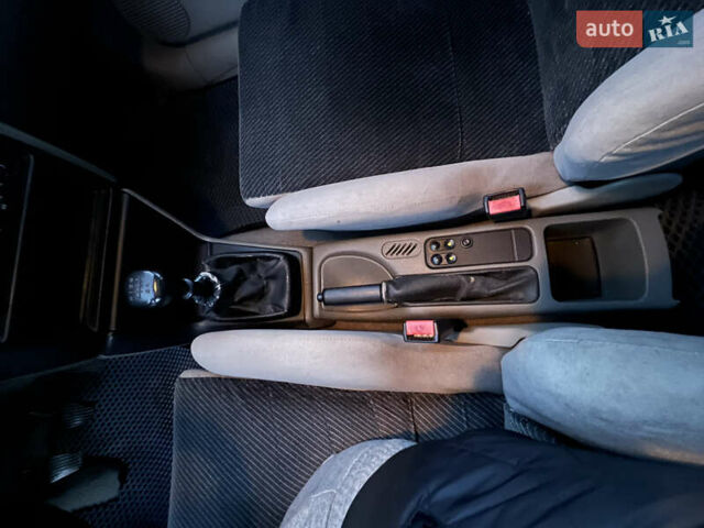 Красный Опель Вектра, объемом двигателя 2 л и пробегом 132 тыс. км за 2400 $, фото 13 на Automoto.ua