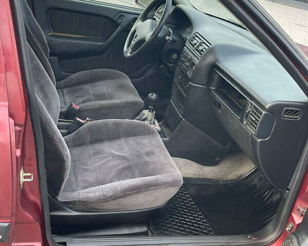 Красный Опель Вектра, объемом двигателя 1.8 л и пробегом 280 тыс. км за 1500 $, фото 13 на Automoto.ua