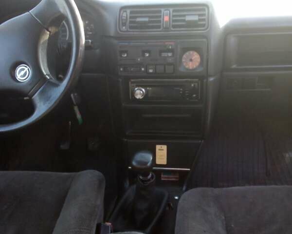 Красный Опель Вектра, объемом двигателя 2 л и пробегом 380 тыс. км за 950 $, фото 2 на Automoto.ua