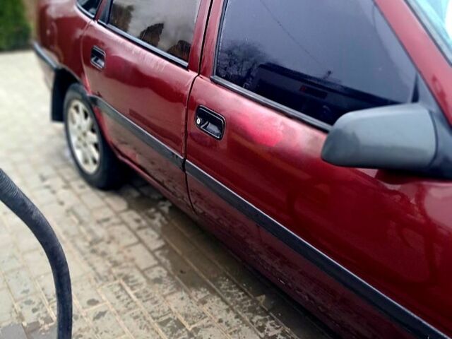 Красный Опель Вектра, объемом двигателя 2 л и пробегом 350 тыс. км за 1250 $, фото 4 на Automoto.ua