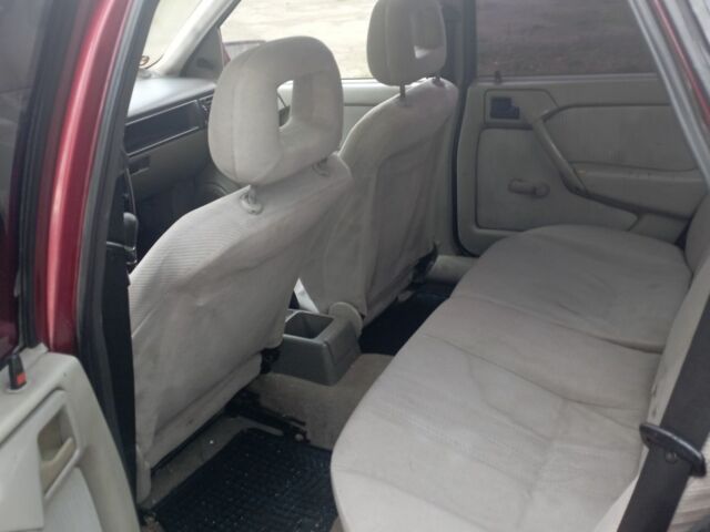 Червоний Опель Вектра, об'ємом двигуна 1.8 л та пробігом 300 тис. км за 1000 $, фото 11 на Automoto.ua