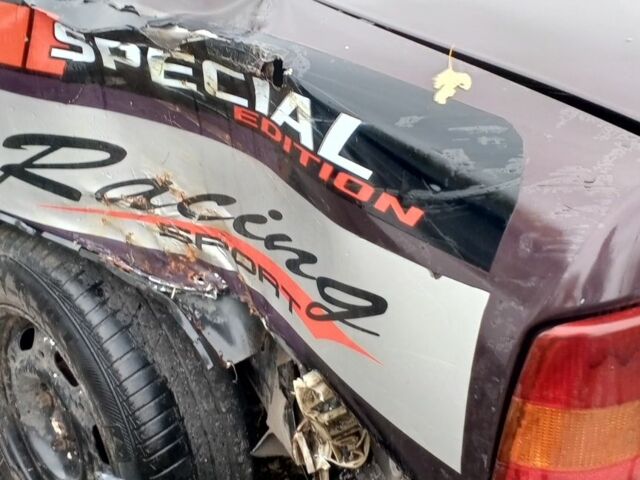 Червоний Опель Вектра, об'ємом двигуна 2 л та пробігом 300 тис. км за 836 $, фото 3 на Automoto.ua