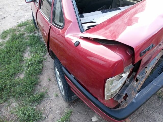 Красный Опель Вектра, объемом двигателя 2 л и пробегом 450 тыс. км за 600 $, фото 2 на Automoto.ua