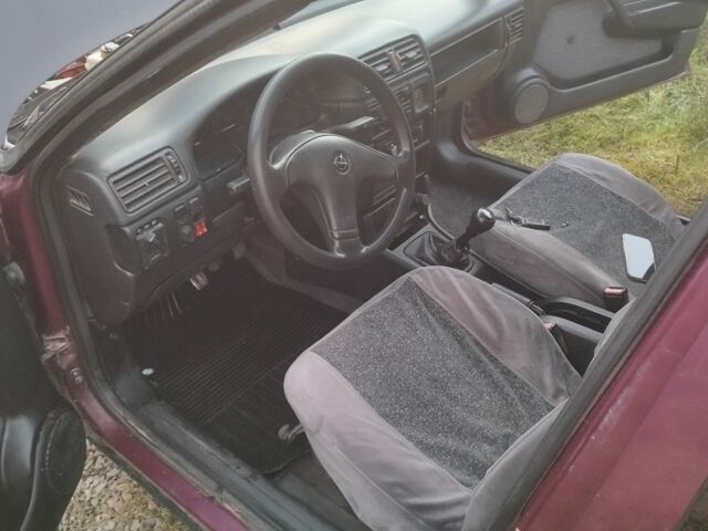 Красный Опель Вектра, объемом двигателя 2 л и пробегом 263 тыс. км за 360 $, фото 6 на Automoto.ua