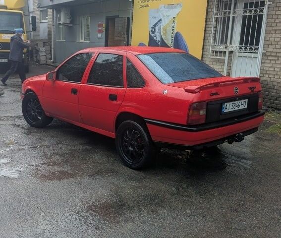 Червоний Опель Вектра, об'ємом двигуна 2 л та пробігом 350 тис. км за 1900 $, фото 2 на Automoto.ua