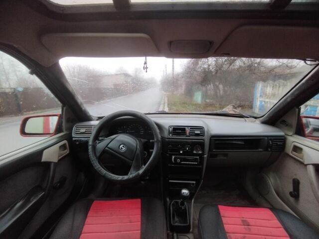 Червоний Опель Вектра, об'ємом двигуна 1.7 л та пробігом 242 тис. км за 1300 $, фото 4 на Automoto.ua