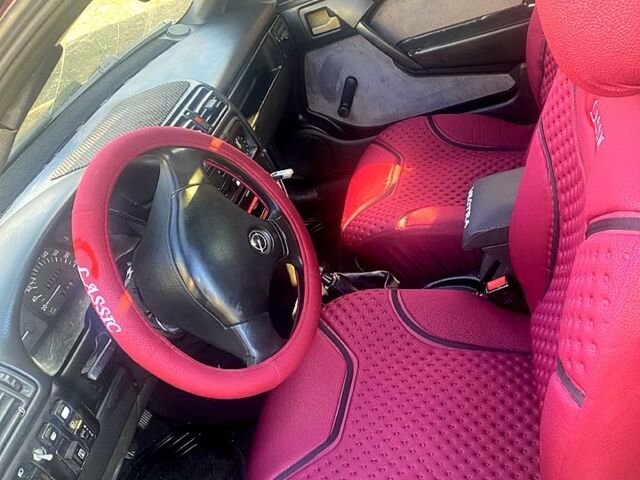 Красный Опель Вектра, объемом двигателя 2 л и пробегом 0 тыс. км за 1450 $, фото 6 на Automoto.ua