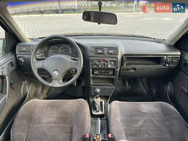 Красный Опель Вектра, объемом двигателя 1.8 л и пробегом 280 тыс. км за 1500 $, фото 2 на Automoto.ua