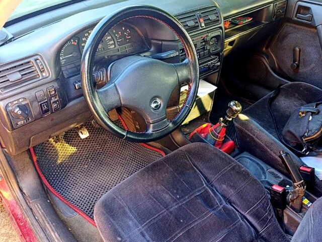 Красный Опель Вектра, объемом двигателя 1.6 л и пробегом 323 тыс. км за 1400 $, фото 4 на Automoto.ua