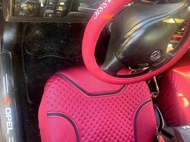 Красный Опель Вектра, объемом двигателя 2 л и пробегом 0 тыс. км за 1450 $, фото 3 на Automoto.ua