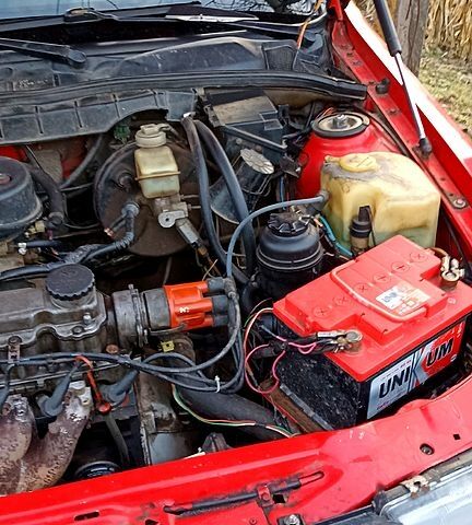Красный Опель Вектра, объемом двигателя 1.6 л и пробегом 333 тыс. км за 2000 $, фото 5 на Automoto.ua