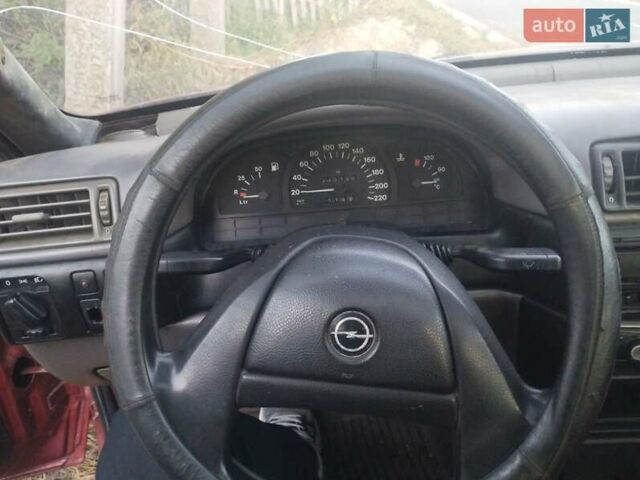 Червоний Опель Вектра, об'ємом двигуна 1.7 л та пробігом 242 тис. км за 1300 $, фото 2 на Automoto.ua