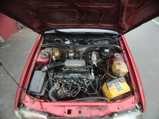 Червоний Опель Вектра, об'ємом двигуна 1.7 л та пробігом 242 тис. км за 1300 $, фото 5 на Automoto.ua