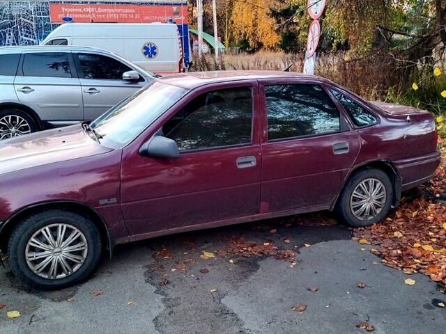 Опель Вектра 1990 в Полтаве на Automoto.ua Красный Опель Вектра, объемом двигателя 2 л и пробегом 110 тыс. км за 1800 $, фото 1 на Automoto.ua