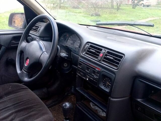 Червоний Опель Вектра, об'ємом двигуна 1.6 л та пробігом 330 тис. км за 651 $, фото 7 на Automoto.ua