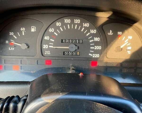 Червоний Опель Вектра, об'ємом двигуна 1.6 л та пробігом 300 тис. км за 1311 $, фото 7 на Automoto.ua