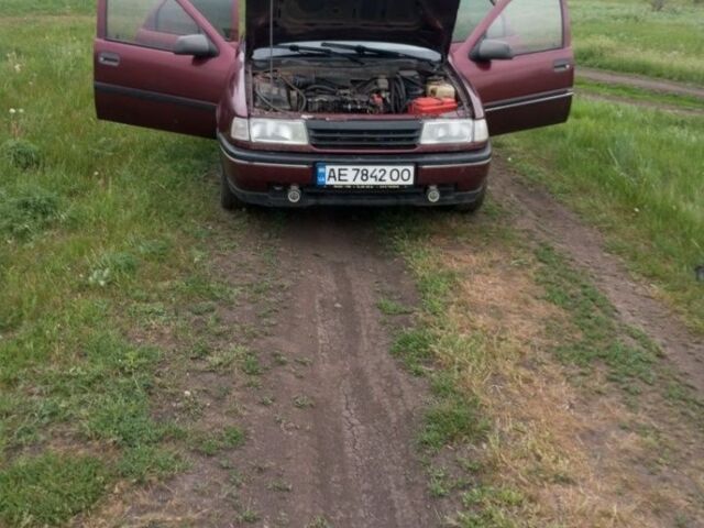 Червоний Опель Вектра, об'ємом двигуна 1.8 л та пробігом 240 тис. км за 1277 $, фото 5 на Automoto.ua