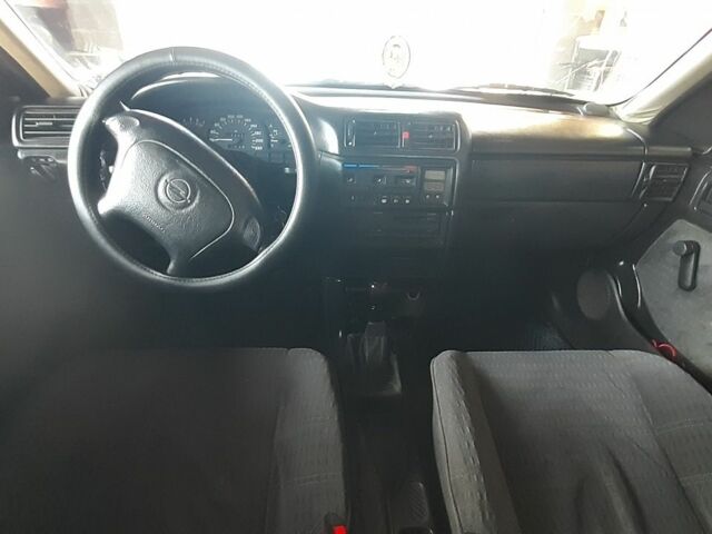 Червоний Опель Вектра, об'ємом двигуна 2 л та пробігом 300 тис. км за 1000 $, фото 4 на Automoto.ua