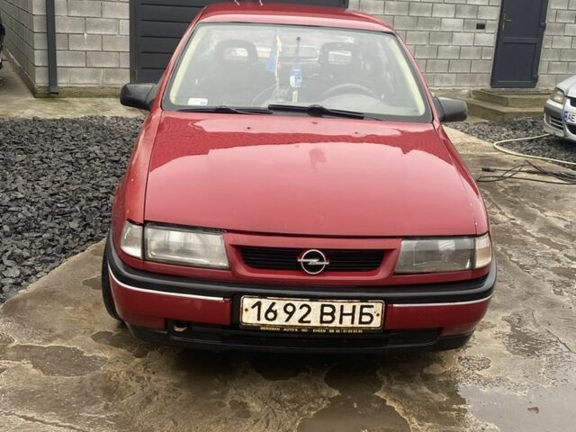 Красный Опель Вектра, объемом двигателя 1.6 л и пробегом 358 тыс. км за 770 $, фото 4 на Automoto.ua